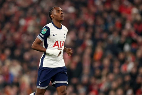 روما يسعى لإنهاء معاناة ماتيس تيل في توتنهام